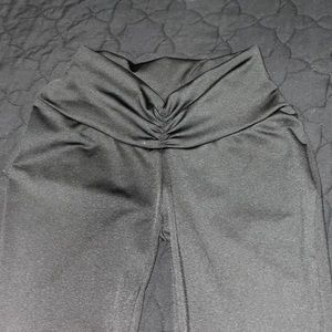 Black flare leggings with a v shape scrunch at the waist, flattering, size s/xs